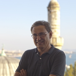 Orhan Pamuk Balkon Fotoğraflar 