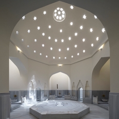 The Çinili Hamam Kapılarını İstanbul Bienal'i için Açıyor