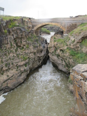 Muradiye ilçesindeki Şeytan Köprüsü (Foto: Özlem Akarsu)