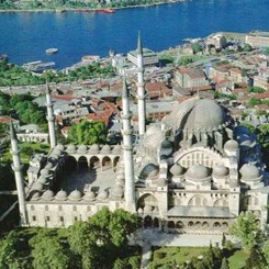 'İstanbul'u Yeniden Birleştirmek' ya da Tarihselciliğin Dayanılmaz Hafifliği