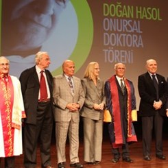 İstanbul Kültür Üniversitesi Doğan Hasol’a Onursal Doktora Verdi 